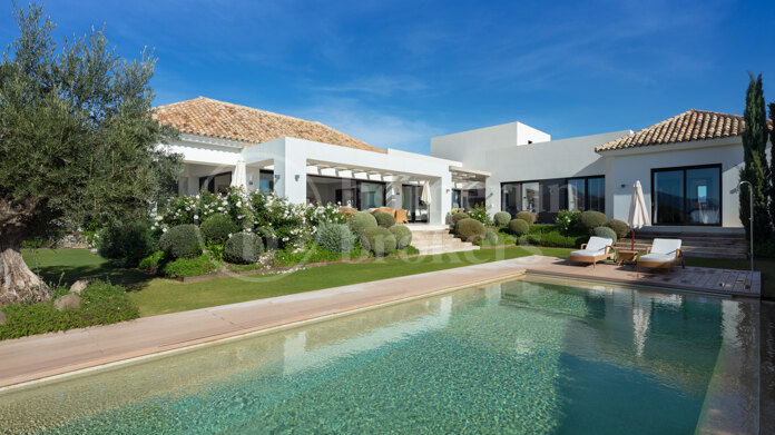 Casa Nevis - Exquisite Retreat in Marbella's Golf Valley