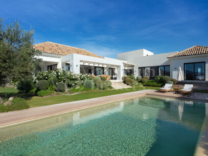 Casa Nevis - Exquisite Retreat in Marbella's Golf Valley