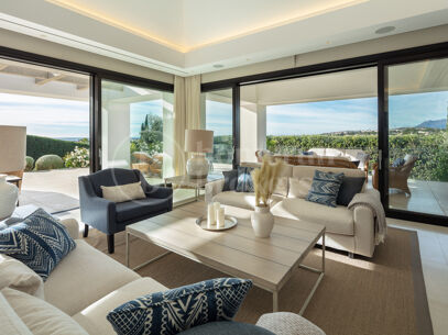 Casa Nevis - Exquisite Retreat in Marbella's Golf Valley
