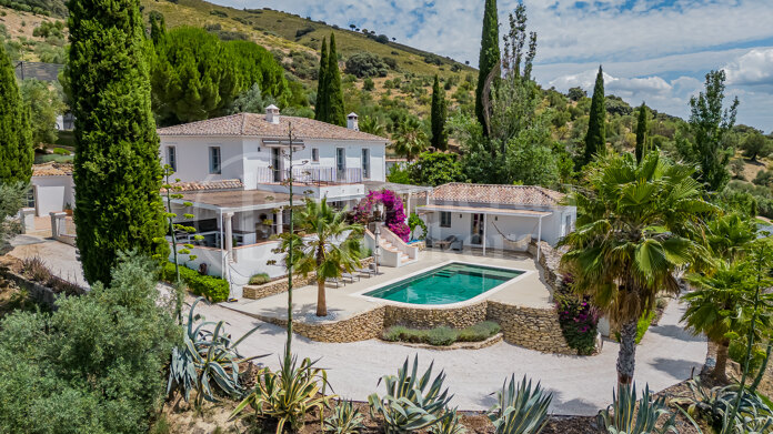 Villa Magdalena - Exquisite Property with Private Padel Court