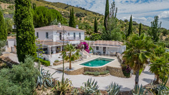 Villa Magdalena - Exquisite Property with Private Padel Court