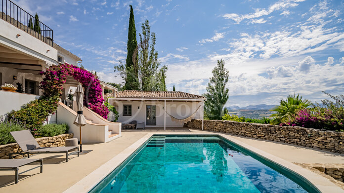 Villa Magdalena - Exquisite Property with Private Padel Court