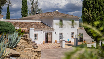 Villa Magdalena - Exquisite Property with Private Padel Court