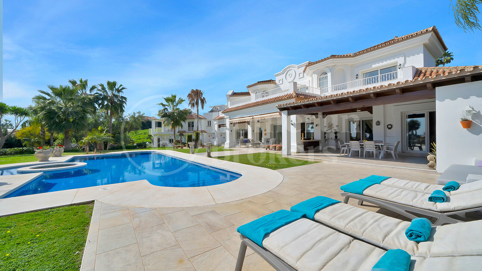 Villa Zanalita - Mansion with Panoramic Views in Nueva Andalucia