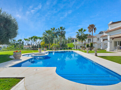 Villa Zanalita - Mansion with Panoramic Views in Nueva Andalucia
