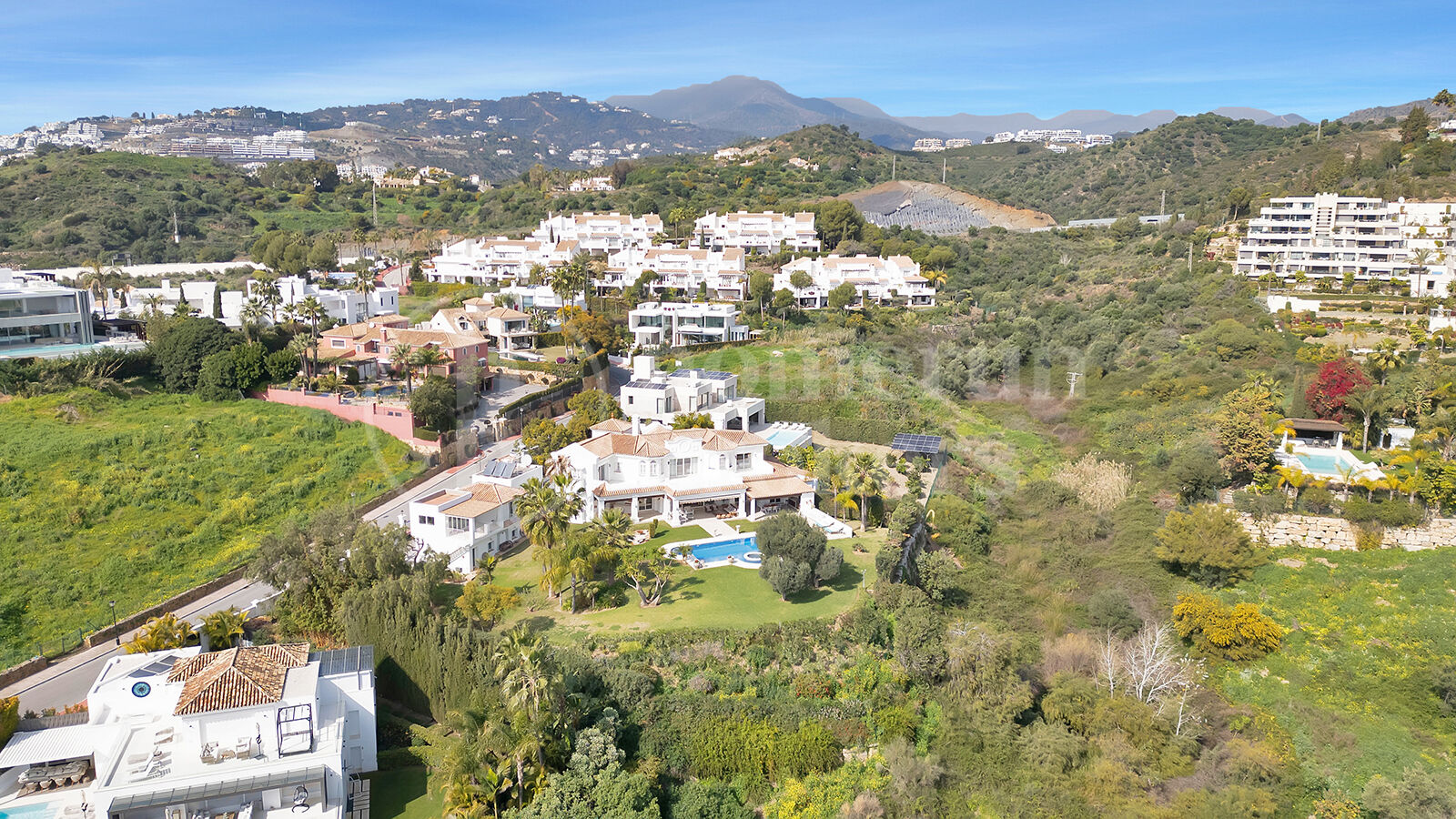 Villa Zanalita - Mansion with Panoramic Views in Nueva Andalucia