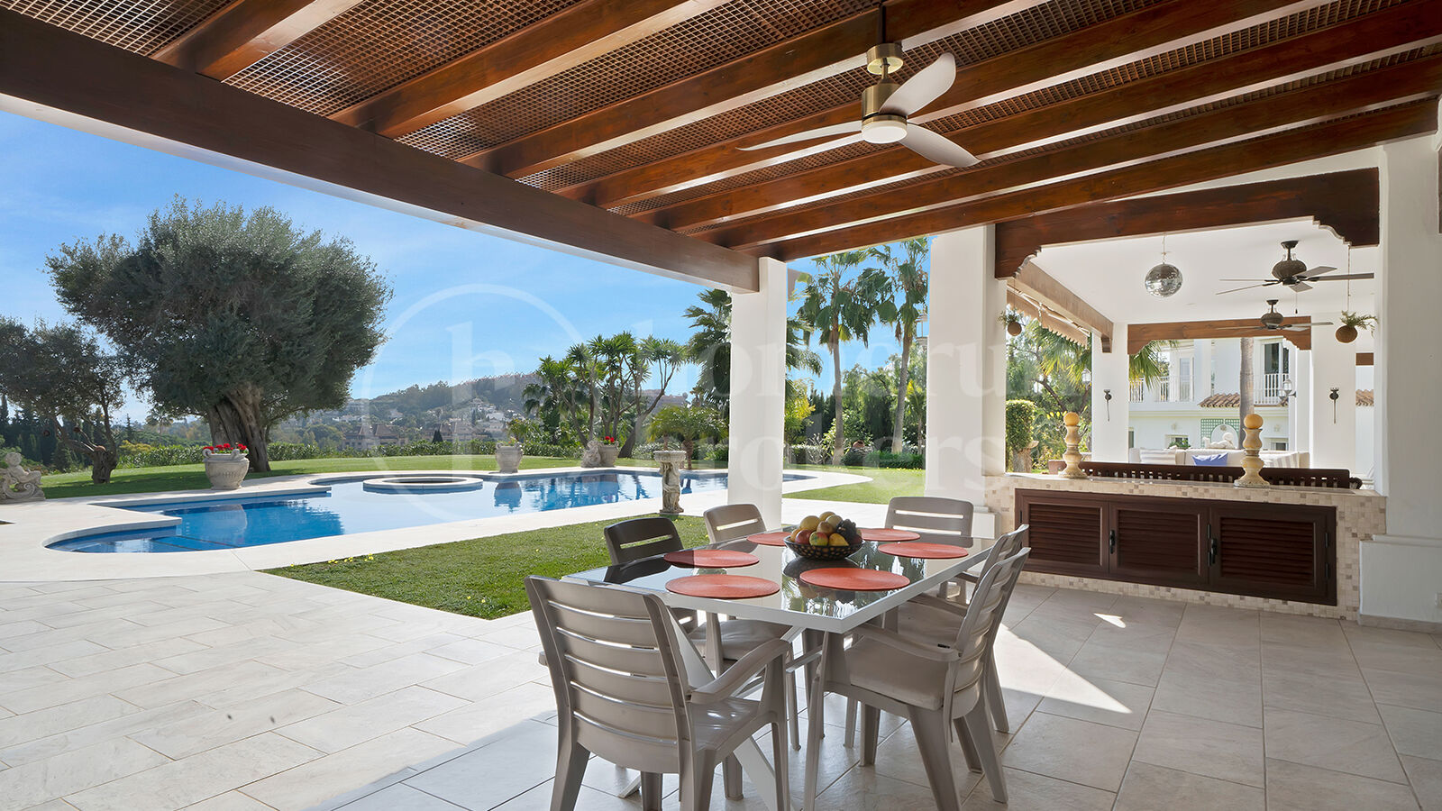 Villa Zanalita - Mansion with Panoramic Views in Nueva Andalucia