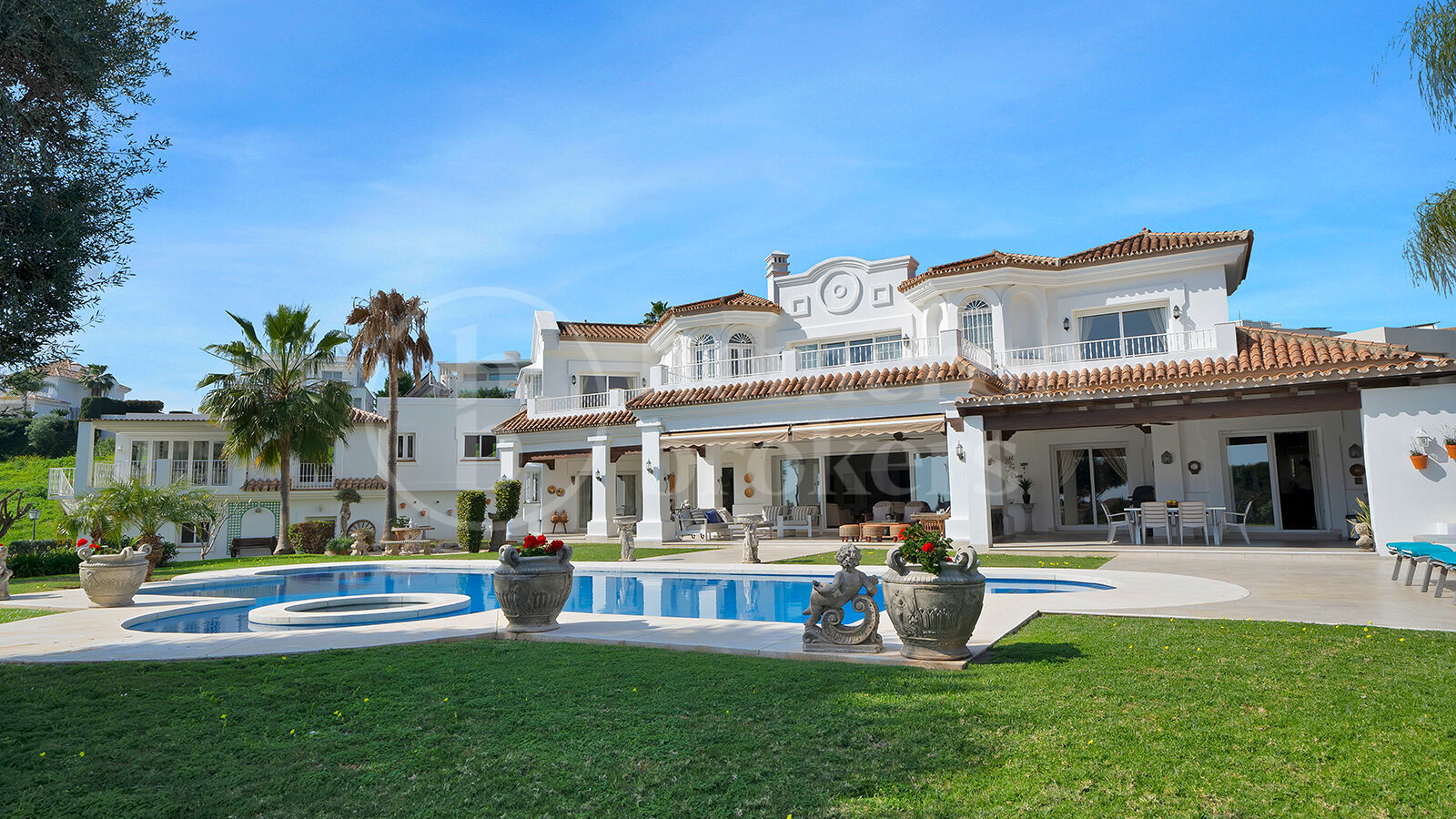 Villa Zanalita - Mansion with Panoramic Views in Nueva Andalucia