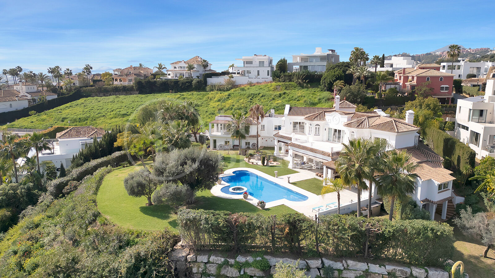 Villa Zanalita - Mansion with Panoramic Views in Nueva Andalucia