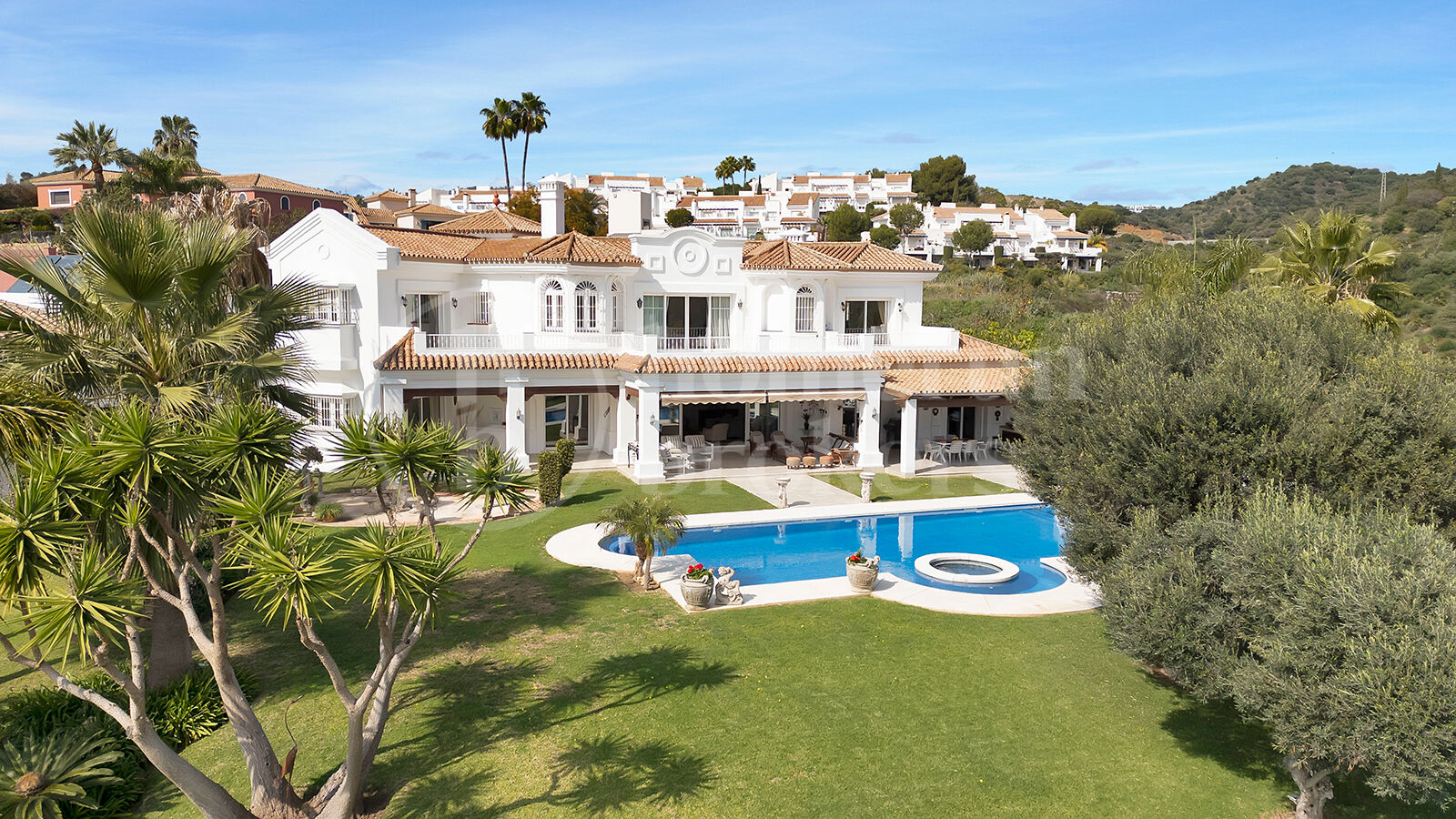 Villa Zanalita - Mansion with Panoramic Views in Nueva Andalucia