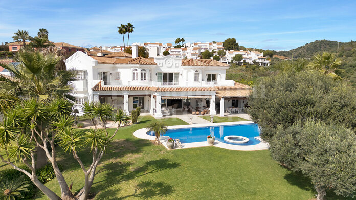 Villa Zanalita - Stor Villa med Panoramautsikt i Nueva Andalucia