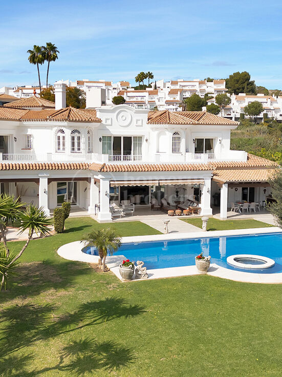 Villa Zanalita - Mansion with Panoramic Views in Nueva Andalucia