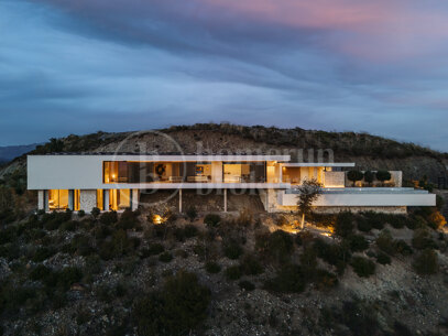 Villa Eight O Three - Stylish and Modern Luxury Villa in Marbella Club Golf Resort