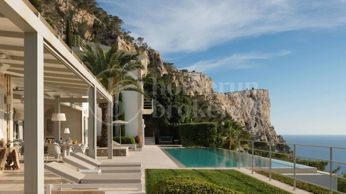 Beautiful villa with stunning sea views in Cala Llamp