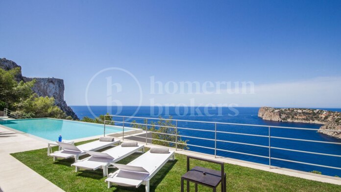 Beautiful villa with stunning sea views in Cala Llamp