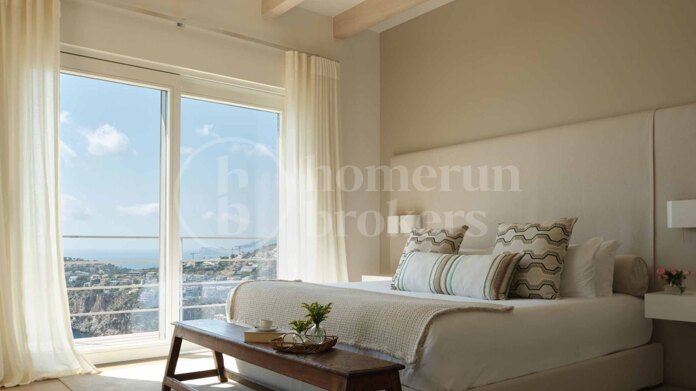 Beautiful villa with stunning sea views in Cala Llamp