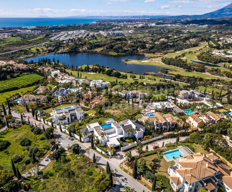 Blue Horizon -Contemporary Villa in Los Flamingos Golf Resort, Benahavis