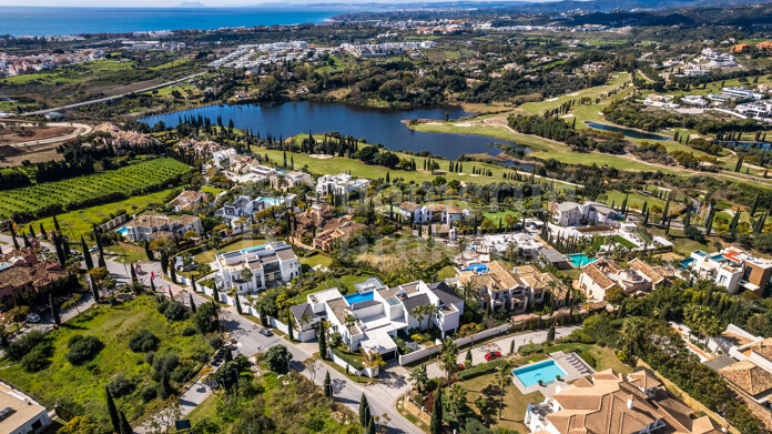 Blue Horizon -Contemporary Villa in Los Flamingos Golf Resort, Benahavis