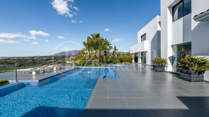 Blue Horizon -Contemporary Villa in Los Flamingos Golf Resort, Benahavis