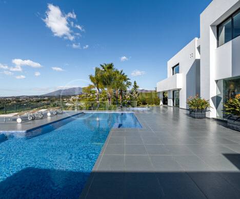 Blue Horizon -Contemporary Villa in Los Flamingos Golf Resort, Benahavis