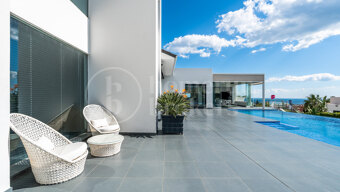 Blue Horizon -Contemporary Villa in Los Flamingos Golf Resort, Benahavis