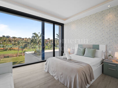 Villa Sandie - Stunning 5-Bedroom Front-Line Golf Family Villa in Paraiso