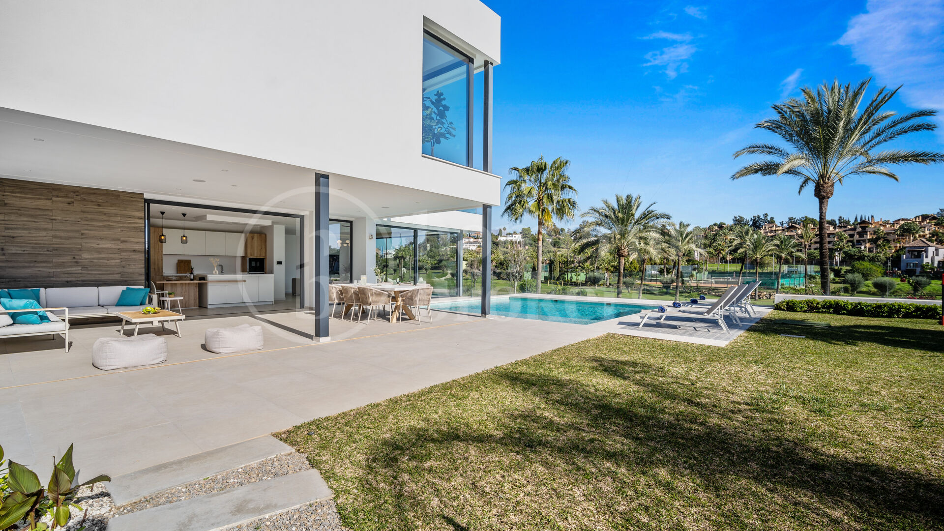 Villa Sandie - Stunning 5-Bedroom Front-Line Golf Family Villa in Paraiso
