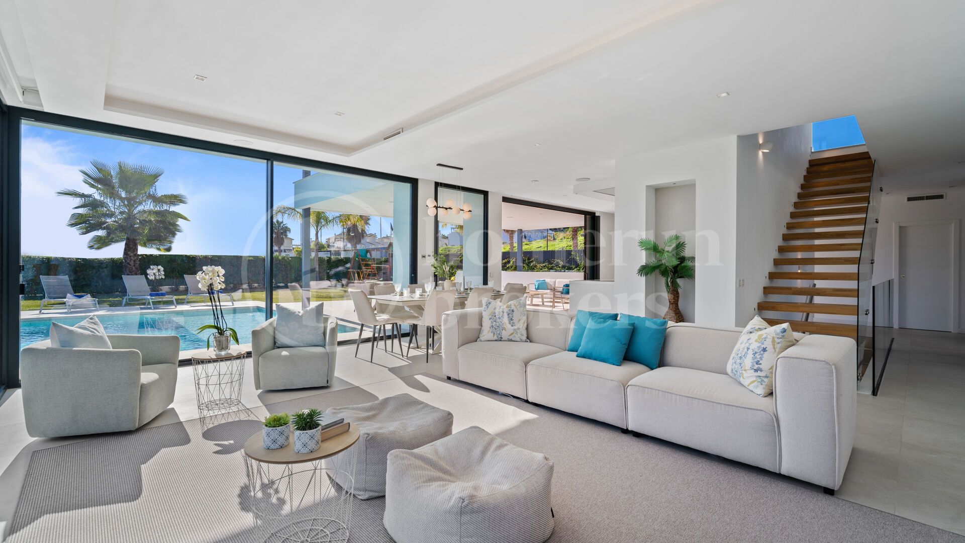 Villa Sandie - Stunning 5-Bedroom Front-Line Golf Family Villa in Paraiso