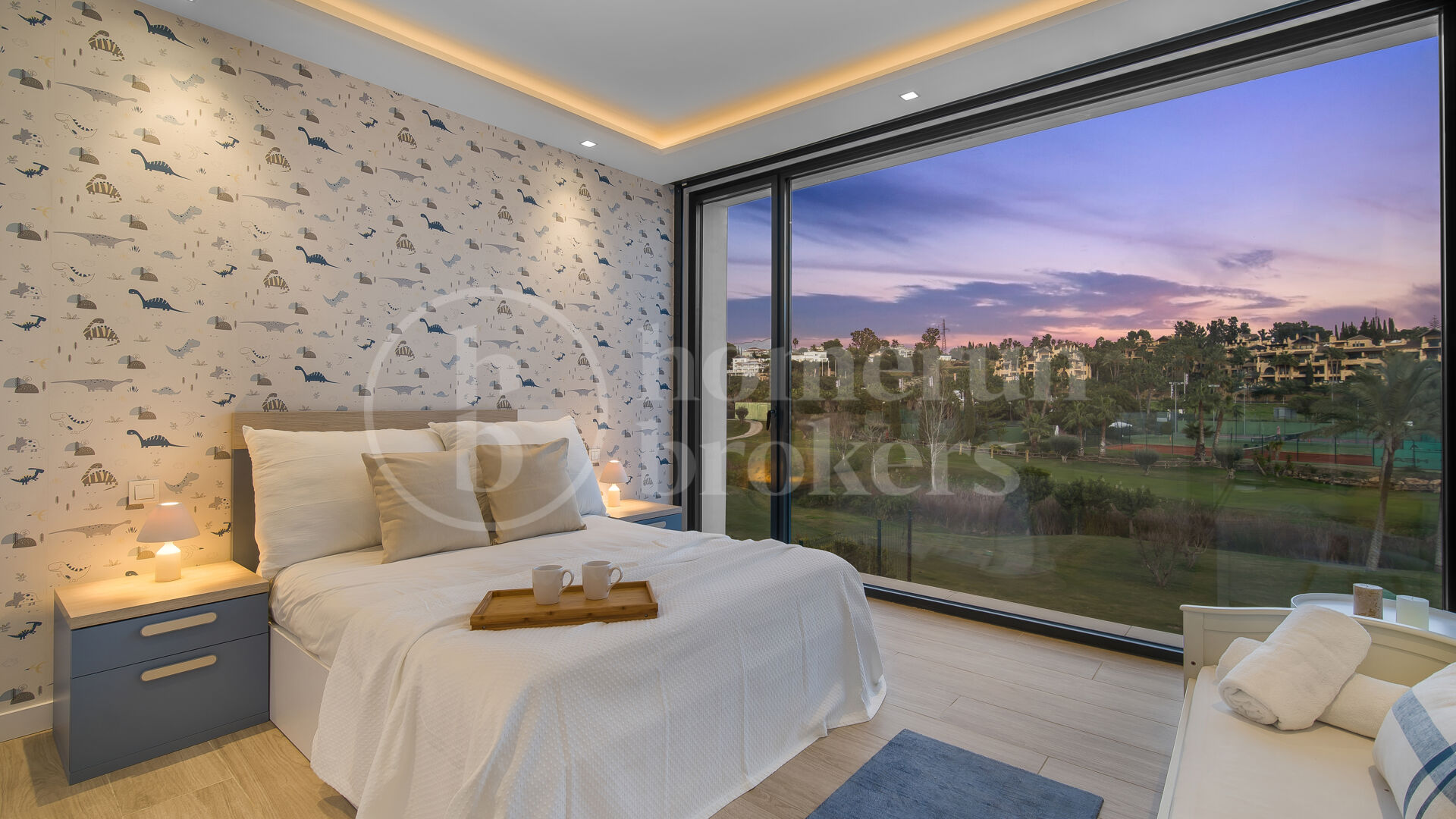 Villa Sandie - Stunning 5-Bedroom Front-Line Golf Family Villa in Paraiso