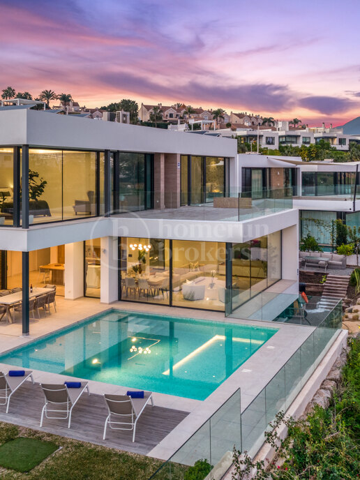 Villa Sandie - Stunning 5-Bedroom Front-Line Golf Family Villa in Paraiso