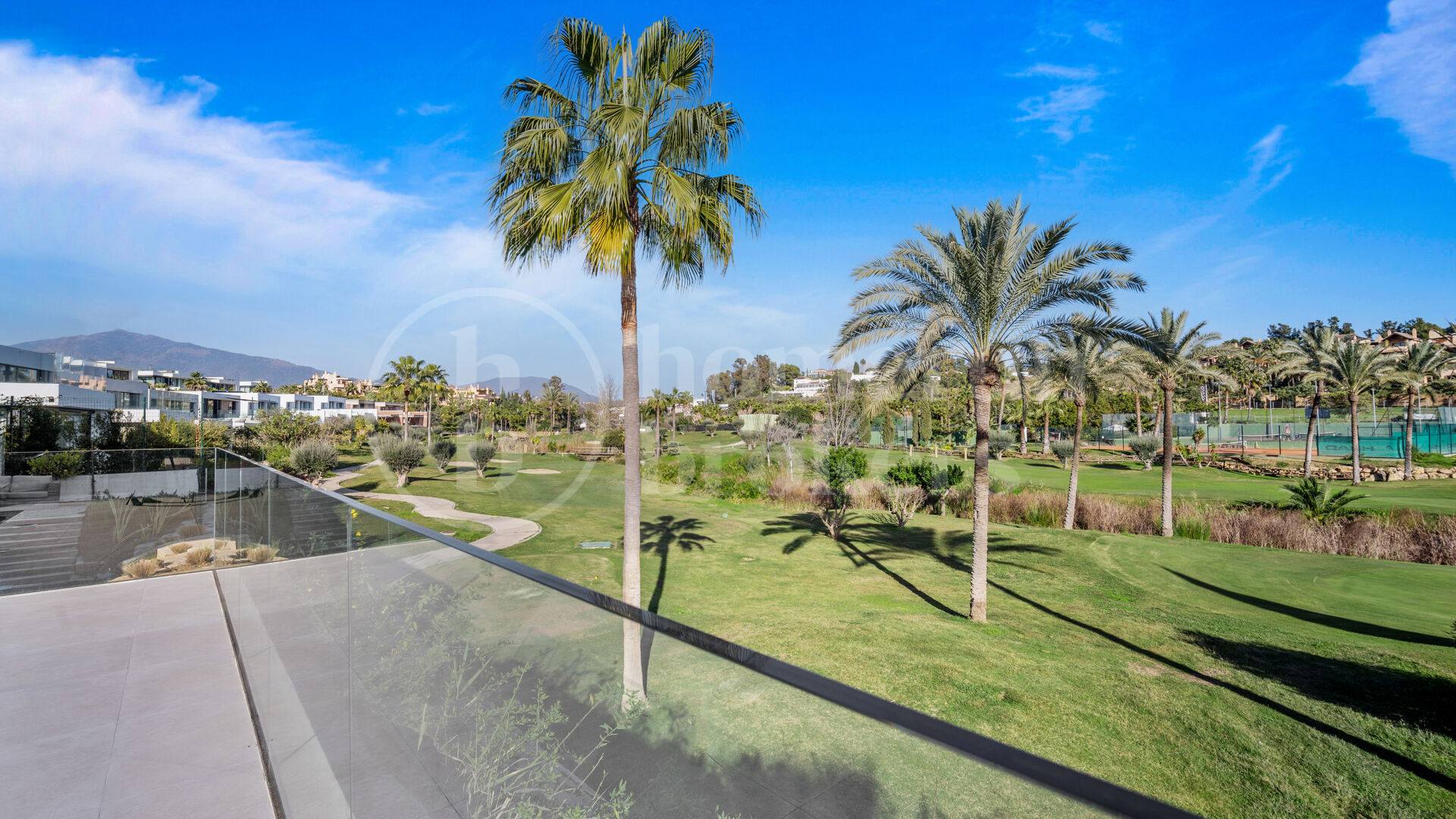 Villa Sandie - Stunning 5-Bedroom Front-Line Golf Family Villa in Paraiso