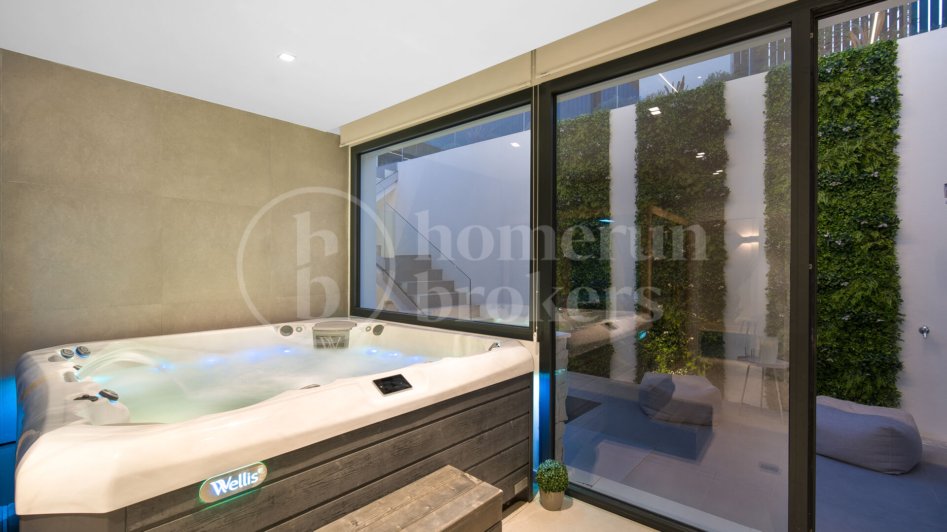 Villa Sandie - Stunning 5-Bedroom Front-Line Golf Family Villa in Paraiso