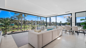 Villa Sandie - Stunning 5-Bedroom Front-Line Golf Family Villa in Paraiso