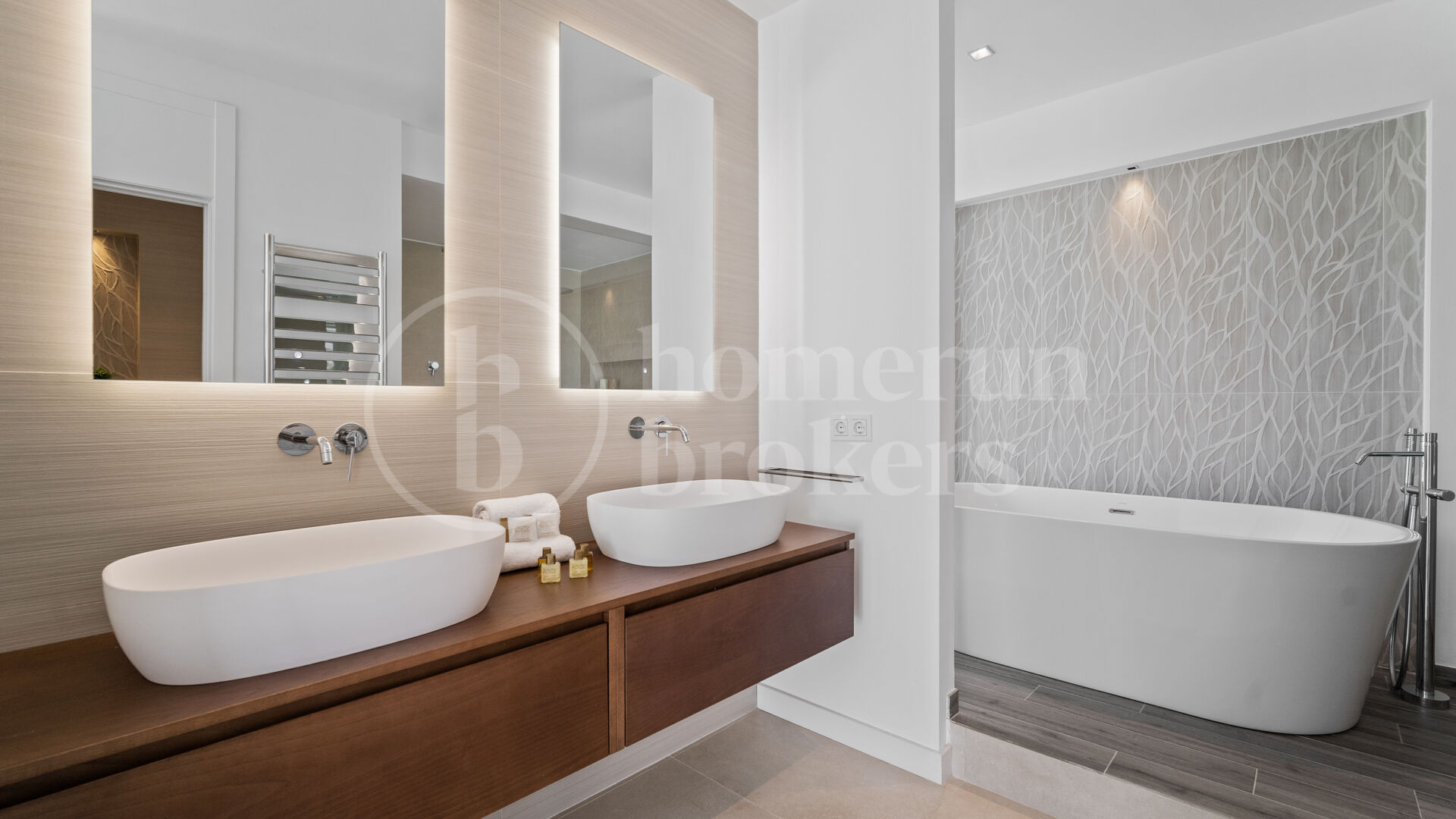 Villa Sandie - Stunning 5-Bedroom Front-Line Golf Family Villa in Paraiso