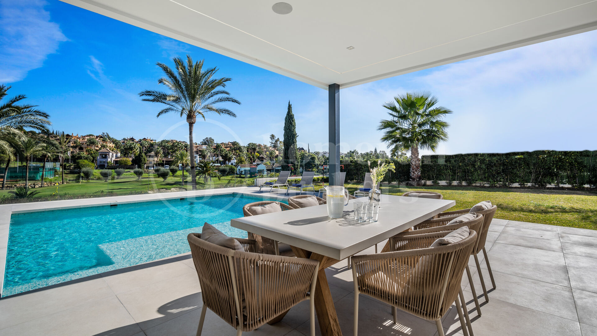 Villa Sandie - Stunning 5-Bedroom Front-Line Golf Family Villa in Paraiso