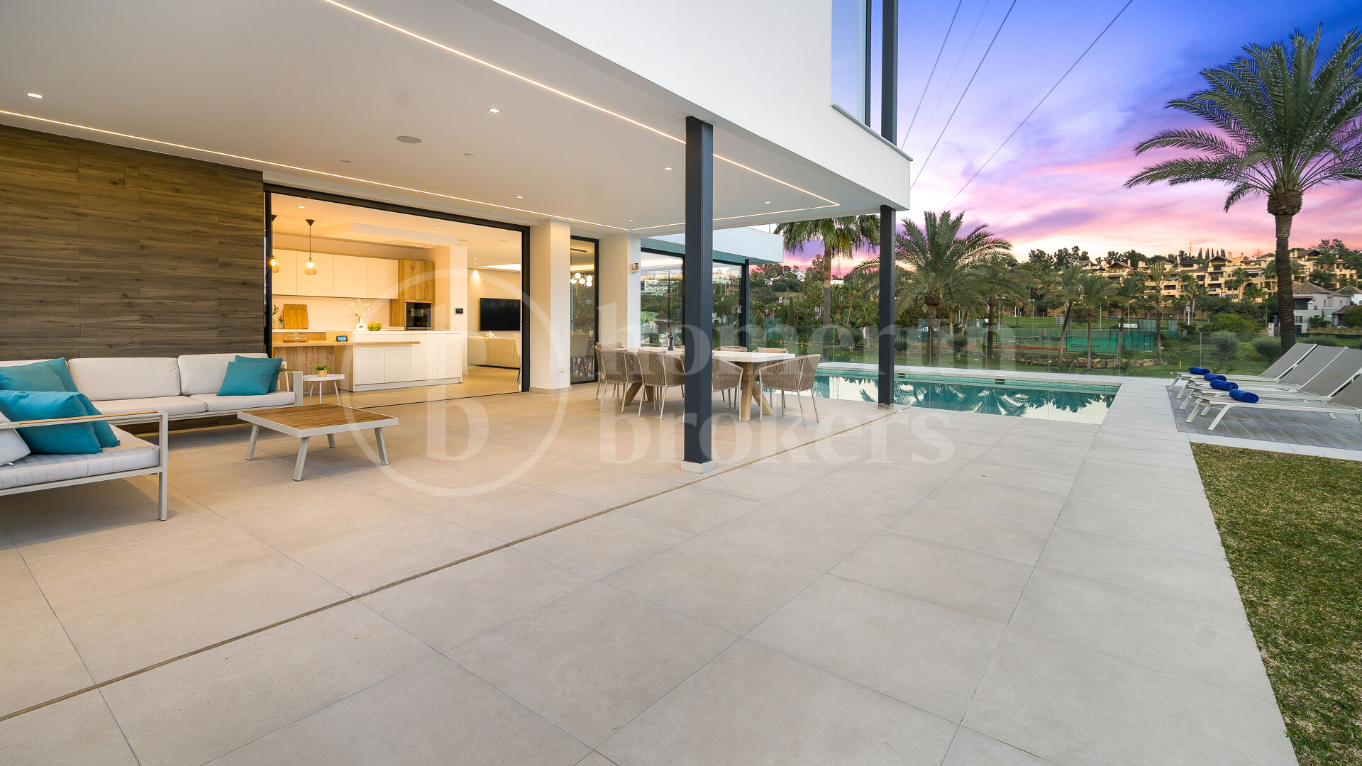 Villa Sandie - Stunning 5-Bedroom Front-Line Golf Family Villa in Paraiso