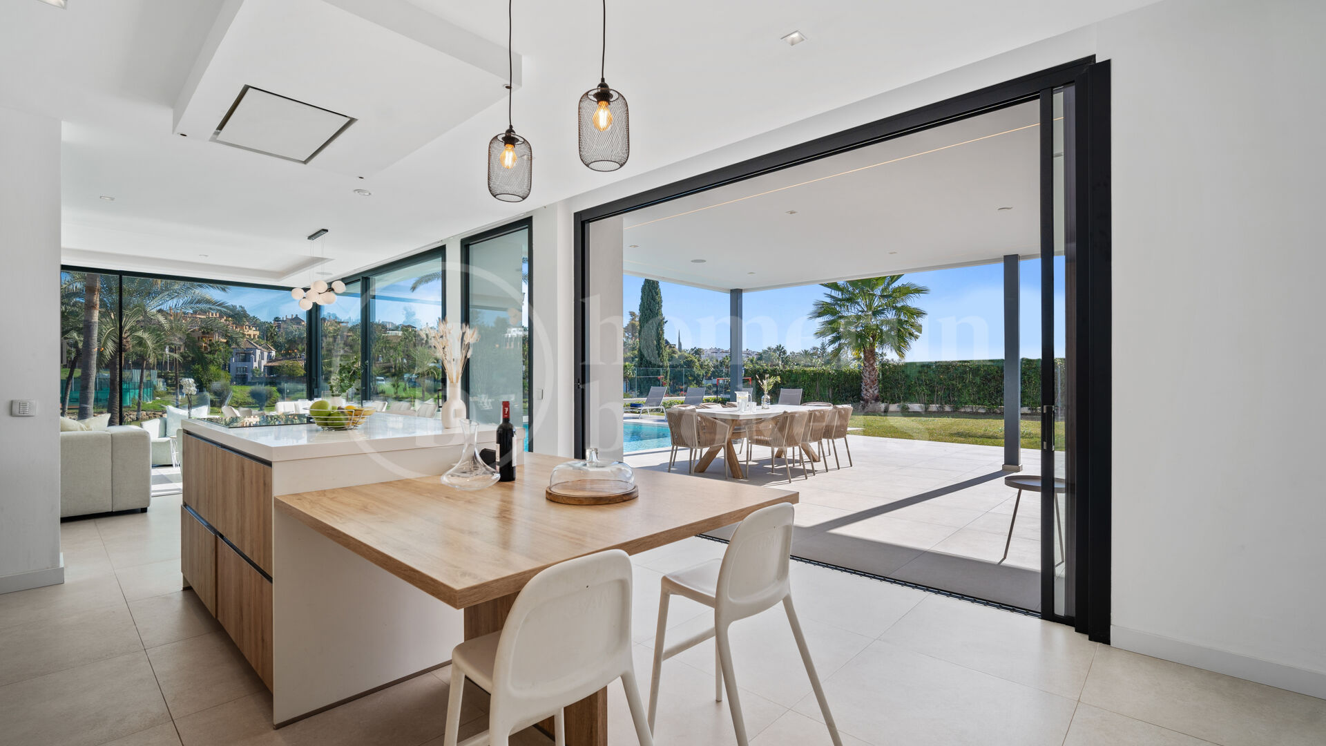 Villa Sandie - Stunning 5-Bedroom Front-Line Golf Family Villa in Paraiso