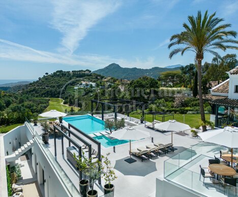 Villa Luun - Beautiful villa with stunning sea and mountain views in La Zagaleta