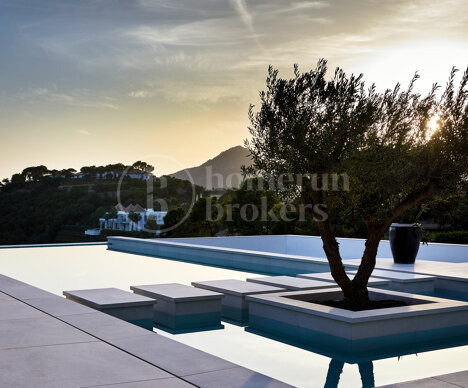 Villa Luun - Beautiful villa with stunning sea and mountain views in La Zagaleta