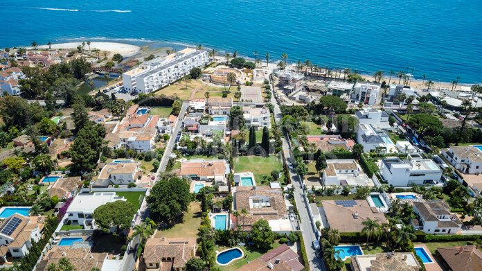 Villa Cortijo Blanco - 5-Bedroom Family Beach Villa