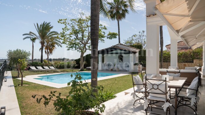 Villa Serenity - Impressive Villa with Guest House