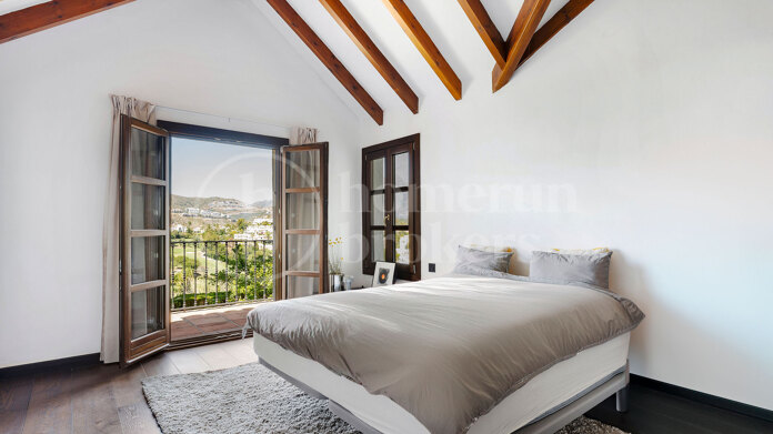 Villa El Herrojo - Perfect Holiday Home with Spectacular Views in Benahavis