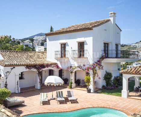 Villa El Herrojo - Perfect Holiday Home with Spectacular Views in Benahavis