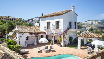 Villa El Herrojo - Perfect Holiday Home with Spectacular Views in Benahavis