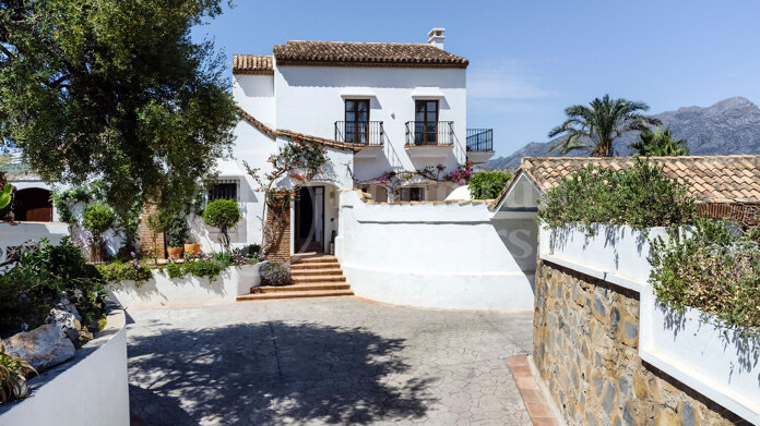 Villa El Herrojo - Perfect Holiday Home with Spectacular Views in Benahavis