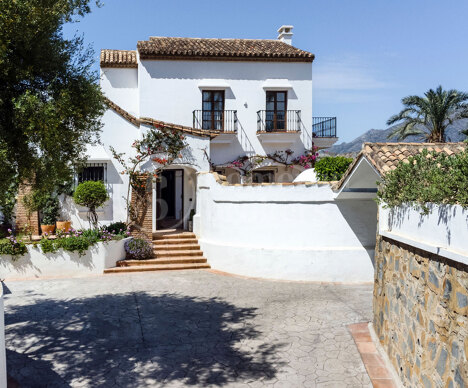 Villa El Herrojo - Perfect Holiday Home with Spectacular Views in Benahavis