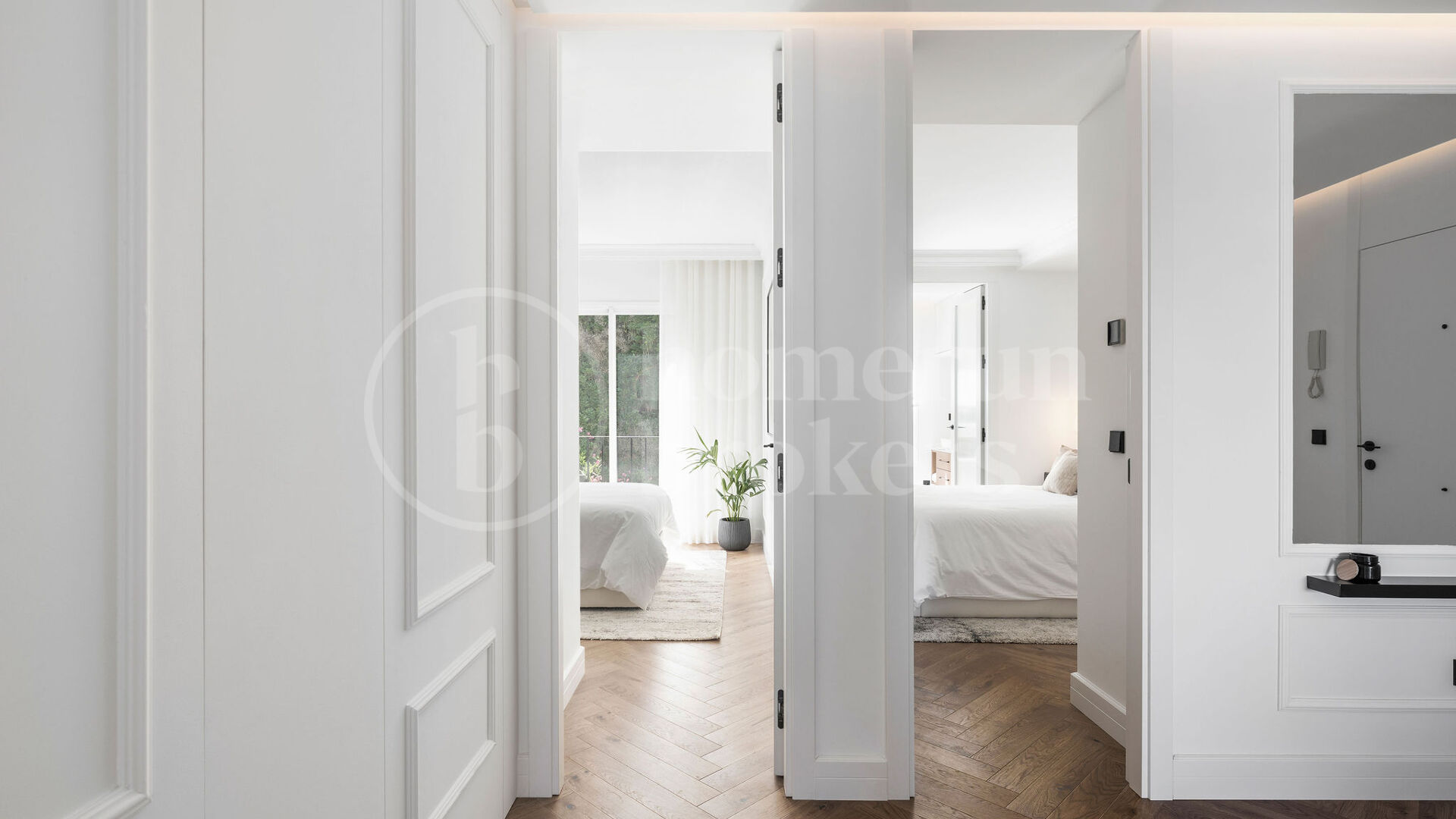 Penthouse Maison Blanc - Renovated Top Floor Apartment in Altos de La Quinta