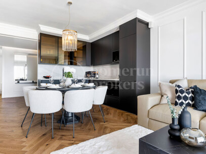 Penthouse Maison Blanc - Renovated Top Floor Apartment in Altos de La Quinta
