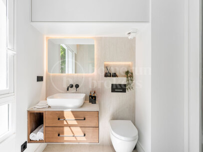 Penthouse Maison Blanc - Renovated Top Floor Apartment in Altos de La Quinta