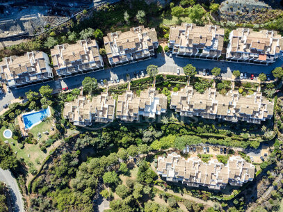 Penthouse Maison Blanc - Renovated Top Floor Apartment in Altos de La Quinta